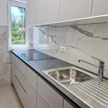 Sunshine 2 ゲストハウス バスカ