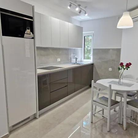 Sunshine 2 Gostinjska kuća Baska (Krk)