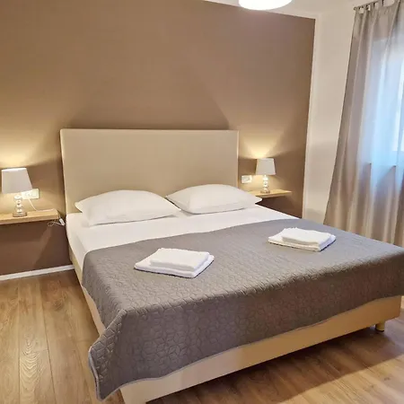 Sunshine 2 Gostinjska kuća 3*