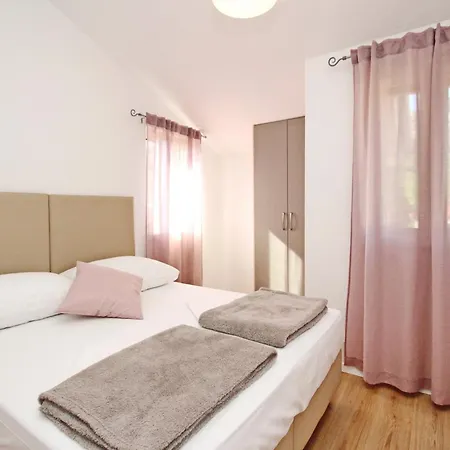 Sunshine 2 Guest house Baska (Krk)